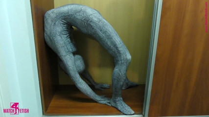 Gymnastic: Surprise in the closet