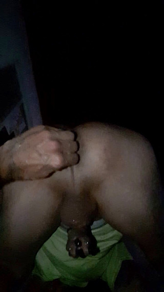 Renoreis: Pěst do zadku