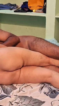 Bhabhi India berkongkek dalam saree dengan lelaki berumur 50 tahun