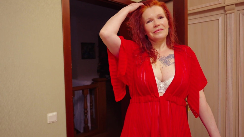 Ellie Indigo Sin: "Neocházej z domu, nevlastní synu, vím, jak vyřešit váš problém".