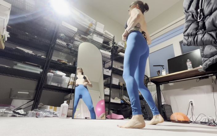 Bigmax8inch: Dickflash-fitness-abenteuer teil 1 blankziehen hinter meiner neuen mitbewohnerin