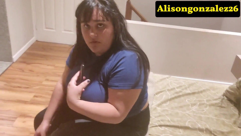 FANTASIAHARDCORESEX: Une séance photo avec ma demi-sœur et elle se laisse...