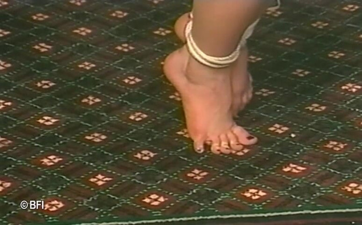 Slave Seks: 더 많은 것을 위해 비명을 지르다