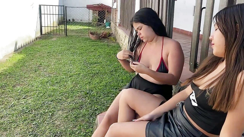 catalinagrande: Наш друг запрошує нас в каюту, і ми в кінцевому підсумку маємо тріо по всьому будинку