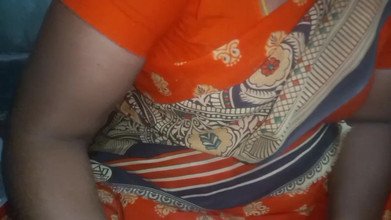 Desi Sathiya: Buah dada makcik saree seksi