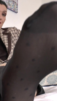 Spicy Foot Scents: Sniffing Afternoon with Stepmother: Sniffing Stinky Feet, Lady Victoria Valente