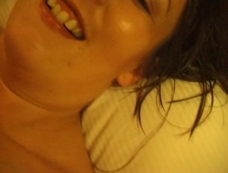 Flash Model Amateurs: Amatérská brunetka s velkým zadkem ukazuje své sexy tělo