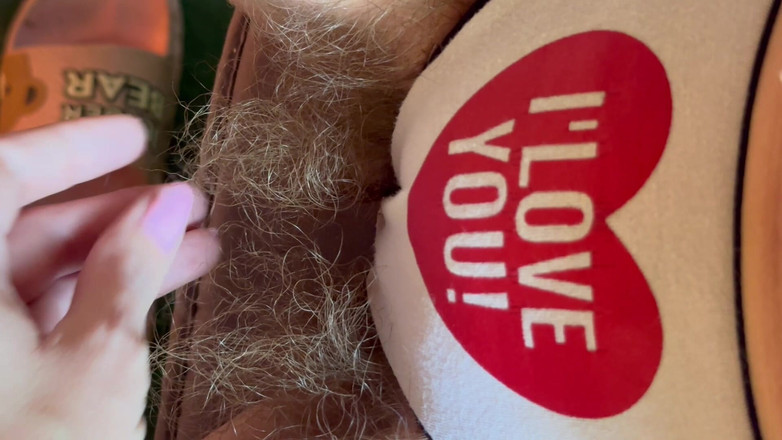Cuteblonde666: Grote voeten en harig bosje in slipje