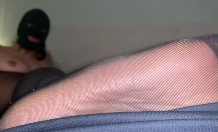CoppiaCollant: Foot and Mouth Play to the Cock Cumming in Pantyhose