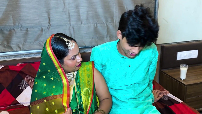 Golupaa: patni ne pati ke lie shaadi ki raat ke lie...