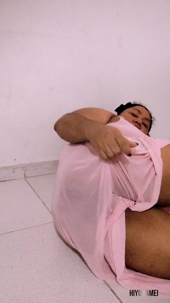 Hiyunamei-bbw: Embrasse-moi et sens mes lèvres, mouillées juste pour toi