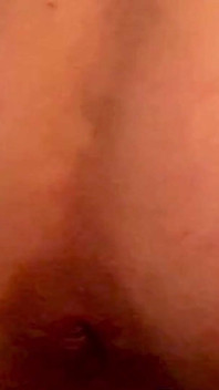 Vibrador preso dentro da minha bunda