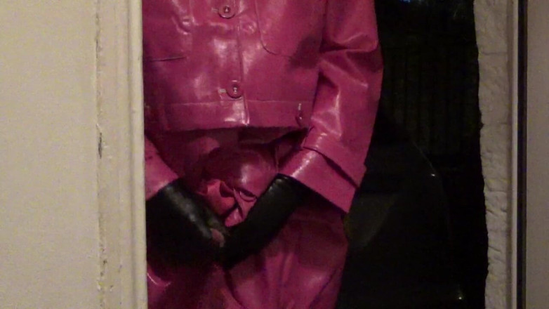 Leather Kirsten: Masturberen in leer