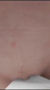 MILF Rozando Y Empalmando Su Gran Clitoris Con La Esquina Del Mueble