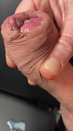 Foreskinguy: 巨大的未割包皮鸡巴撸管