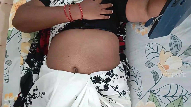 Luxmi Wife: La moglie ottiene un orgasmo di punta scorrendo dalla figa - 3