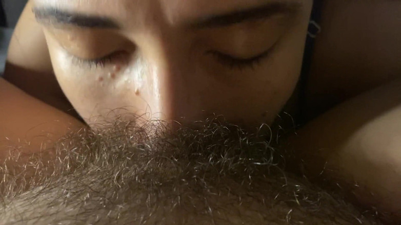 zoemelissa: Lesbian Sucking Very Hairy and Wet Pussy