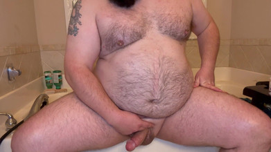 Chubby Freak: Tombul baba sakso oyuncağını ve göt tıkacını kullanarak okşuyor