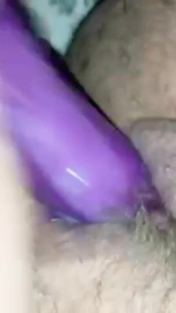 Real homemade BBW BBC porn: Grubaski ssanie moich twardych sutków walenie w moją owłosioną grubą...