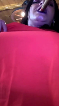 Muie cu trabuc și ciorapi rupți - Masaj cu pizdă și spermă pe Downjacket