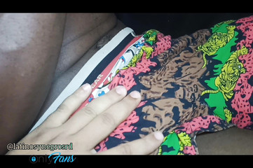 Dominicano: Zengin kalın ve siyah Peni'ye dokunuyor.