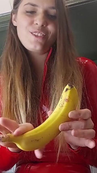 私はあなたのペニスのようにバナナを潰します