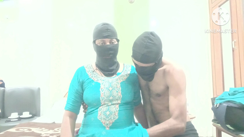 Poojakabir: Moje žena je ošukaná jiným mužem a já se dívám