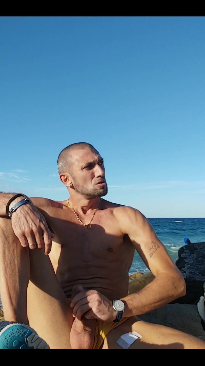 Boy jerking off: Plajda