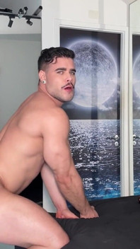 Chico Gigante Dando Su Culo Al Twink