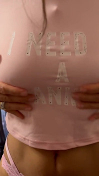 Idealna MILF Z Doskonałymi Naturalnymi Cyckami Jeździ, aż Eksploduje W Orgazmie