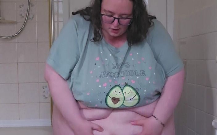 SSBBWLadyBrads: Chơi bụng trong phòng tắm với nữ thần SSBBW
