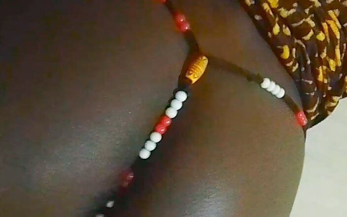 HaitiKing7: 大丰满的屁股准备做爱