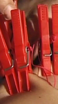 Reife Leder MILF erträgt Klemmen und Seilqual