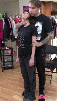 Bts - Vera King Stuns in Aspetti succinti e tacchi alti!
