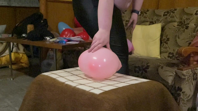 BeachBallsDuo: Bigbootylucy Sit Popped 16 balónky ve tvaru velmi silného srdce! 2 kamery...
