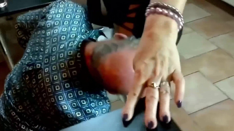 Mature Climax - 100% Mature Videos: Si blonde matang menggunakan suaminya seperti yang dia mahu