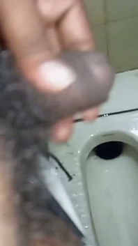 Indische desi-freundin fickt muschi mit küssenden lippen