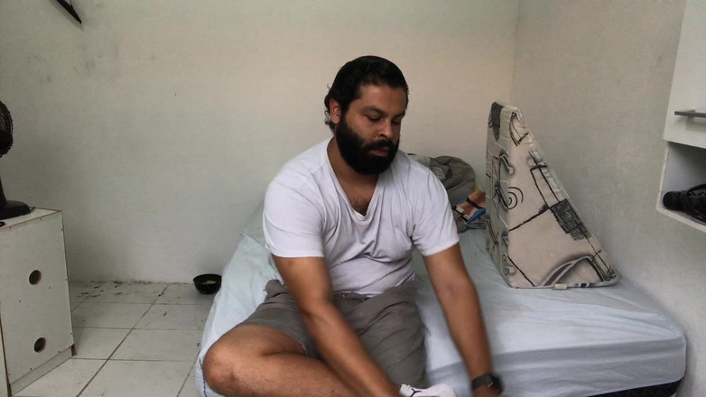 i7Bernard: Picasso. Acostado en una casa, me encuentro en una posición única.