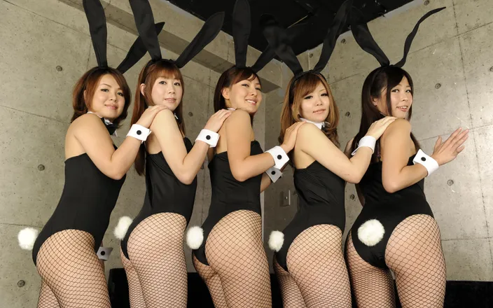 Go Sushi: Scopando 5 sexy conigliette giapponesi con sborrate calde