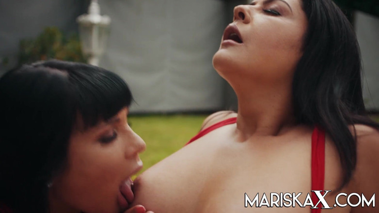 Mariska x: Valentina Ricci &amp; Permainan lesbian Mariska