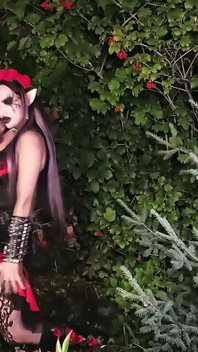 Un Ritual Satánico De Magia Negra En El Bosque Por La Noche: Una Bruja Invoca a Satanás Para Follarla Por El Culo.