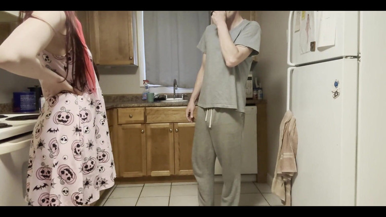 EmoDream1998: Il patrigno sorprende la figliastra fuori tardi, non dirà alla...