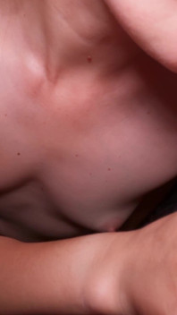 Sepong kontol ceroboh, crot di toket!