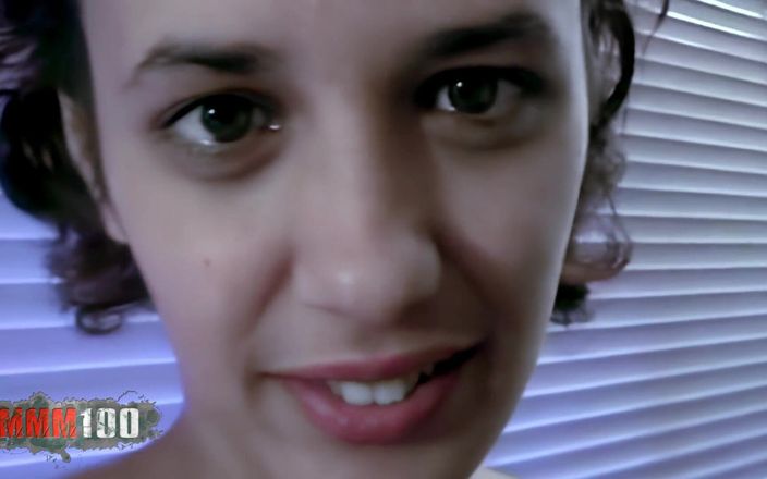 MMM100: Sandra: परिपक्व अरबी काले बाल वाली Sandra नग्न हो रही है