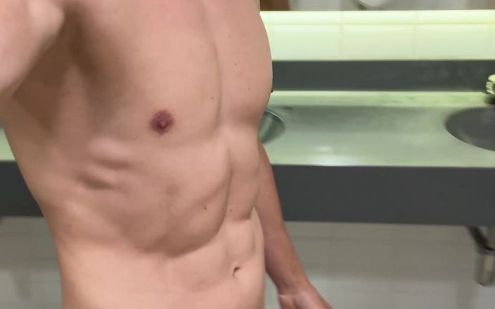 Paul Williams: Exhib de baño público arriesgado