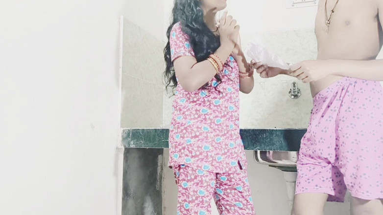 Vija: 夫にチッピング妻トリプルxビデオ|フルビデオ Xvideo