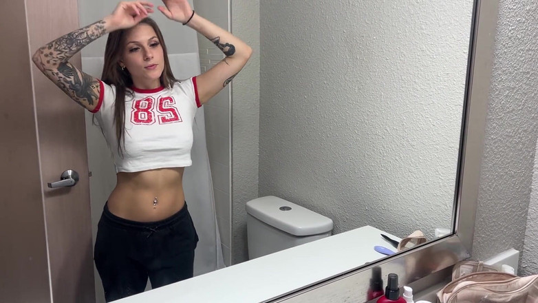 Jay Bond: 継姉とホテルの部屋を共有すること