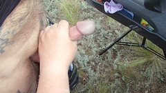 Zona901: 차 안에 앉아 자연에서 내 자지를 쳐다