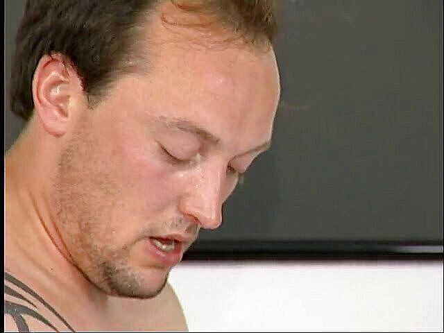 Xfamster: Chubby mature lady gets her pussy drilled on the bed