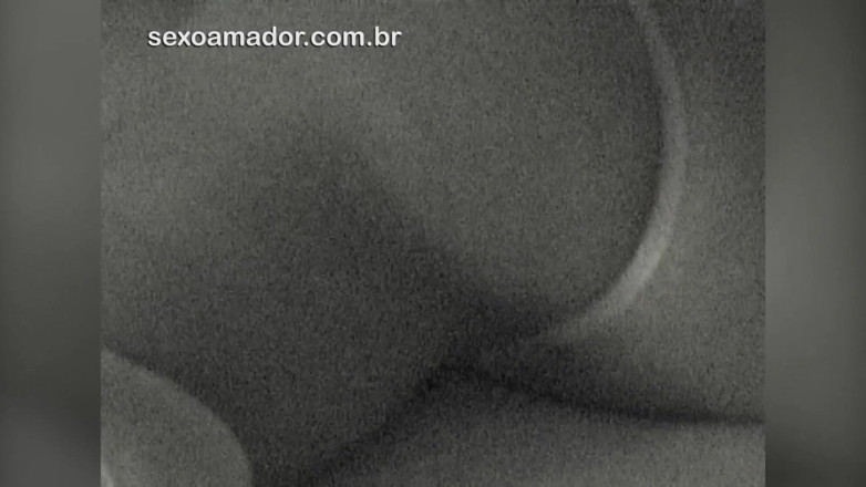 Amateurs videos: L'uomo registra il video della sposa che riposa mezza nuda...